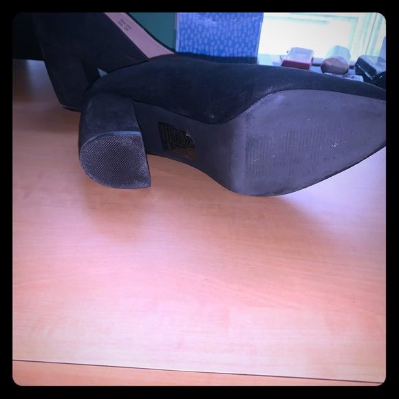 Cute black pumps. I love these shoe I wore 3 times - Picture 2 of 3